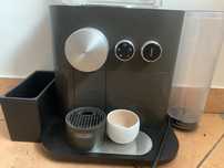 Ekspres Nespresso DeLongi Expert + stojak na kapsułki