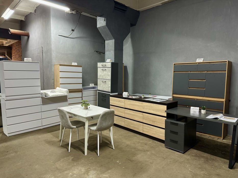 Склад дешевих меблів! Б/у , відновлені дивани, ліжка з матрацами, стіл