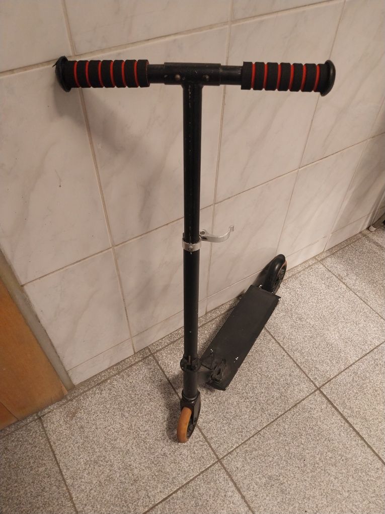 Trotineta cor preta