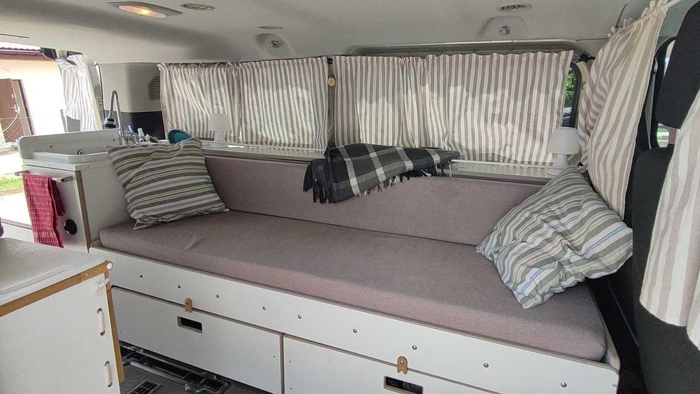 Ford Transit Custom 2.0D z roku 2017 - f VAT 23 - 9 osób lub 3 z paką