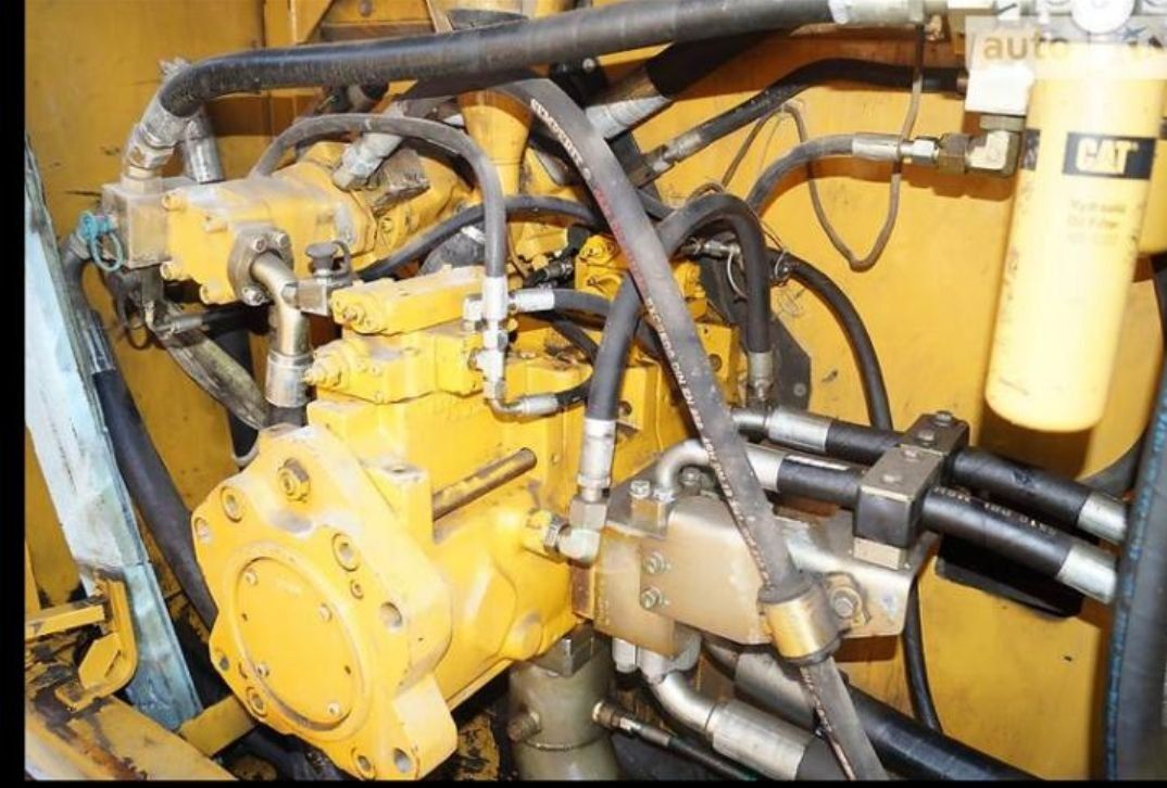 Екскаватор Caterpiller 385 DL 2005 року
