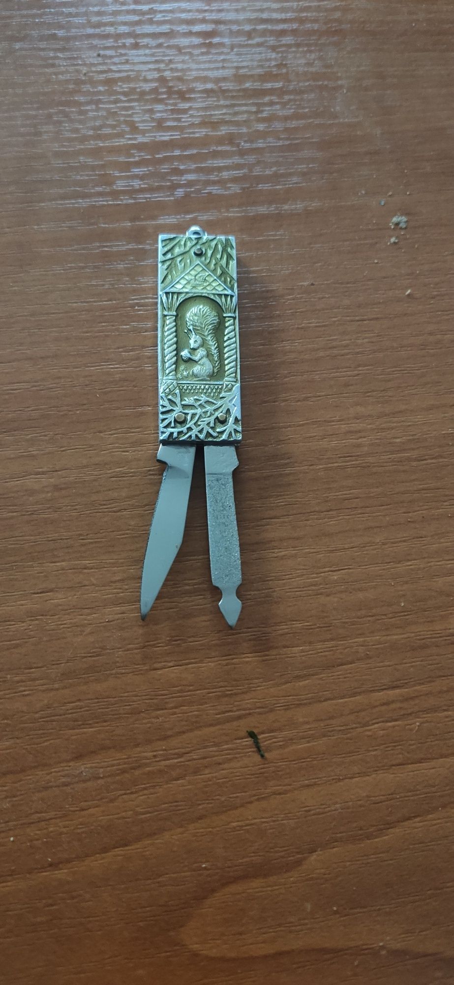 Маникюрный брелок белочка.