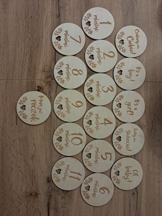 Dekoracja drewniana do zdjęć dla nienowlaka