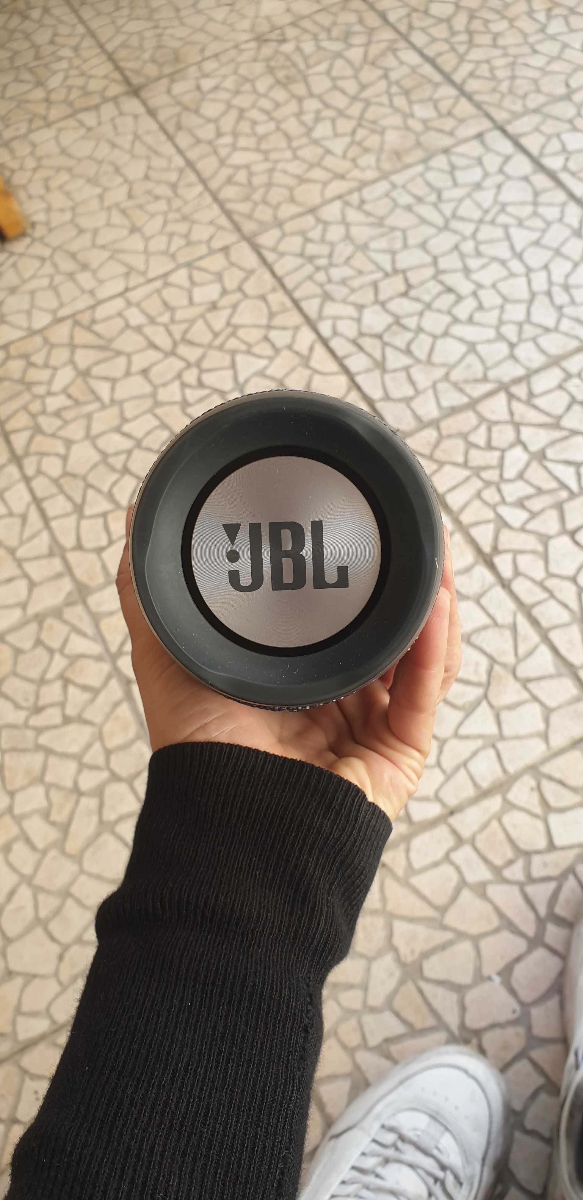 Coluna JBL charger essetial