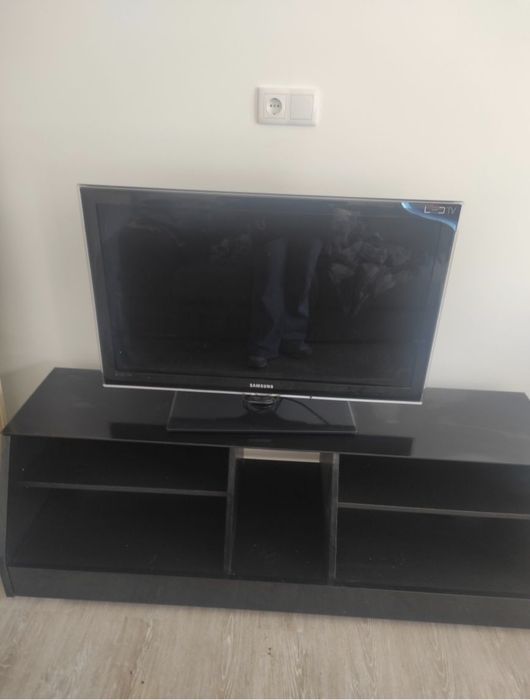 Móvel preto para TV