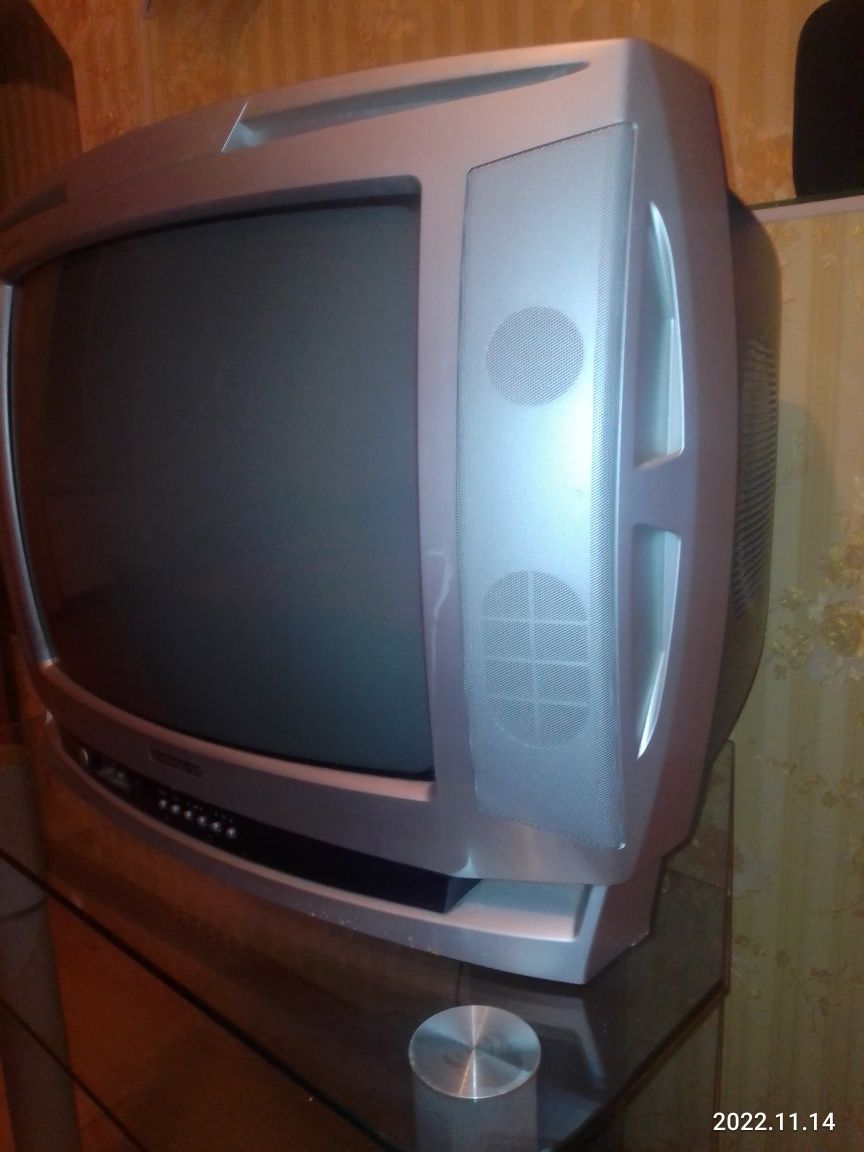 Телевизор с д.у цветной