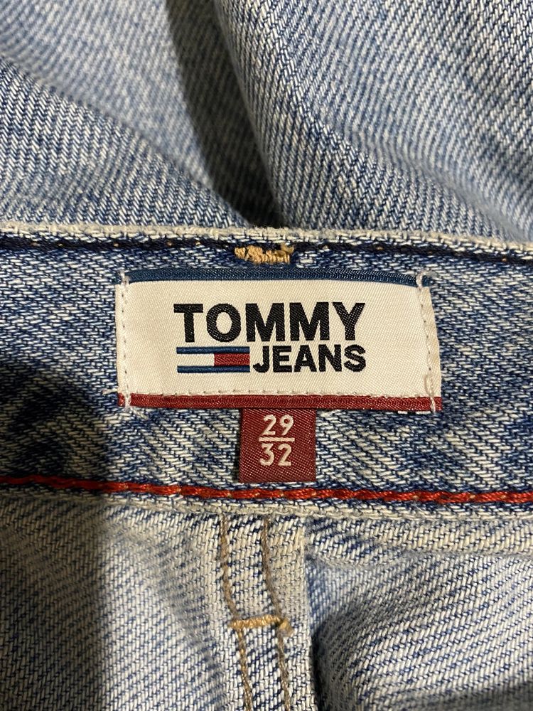 Джинсы tommy jeans