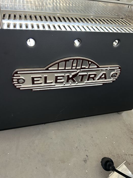 Професійна кавомашина Elektra.