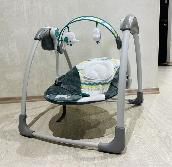 Дитячий шезлонг гойдалка / заколисуючий центр / колиска