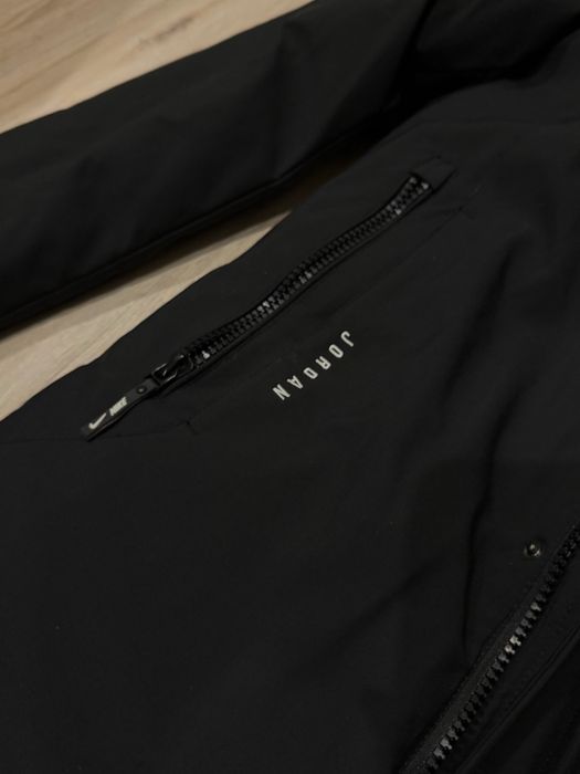 Продам зимову куртку в чудовому стані.