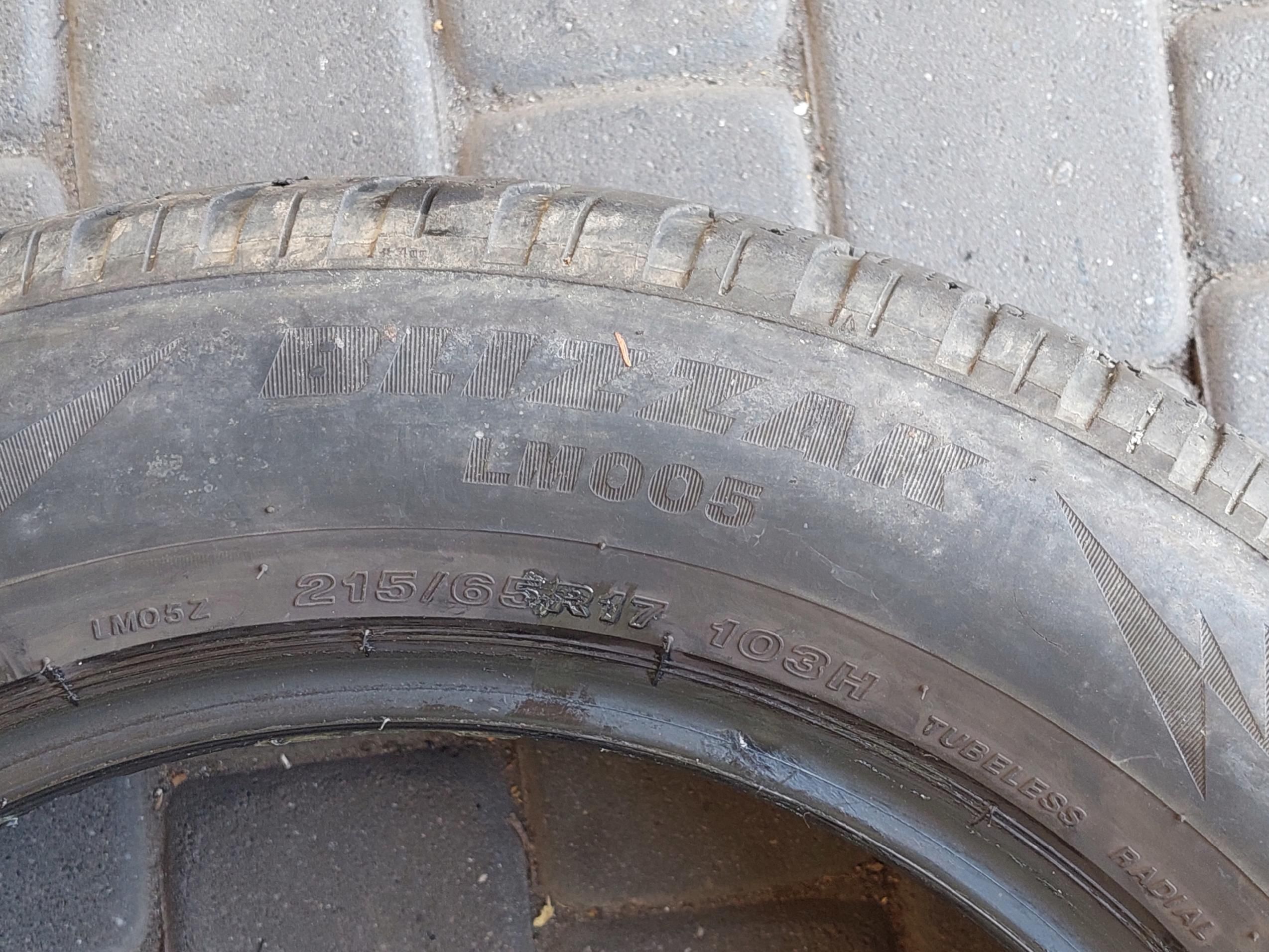 Opony Bridgestone Blizzak LM005 - 215/65/17