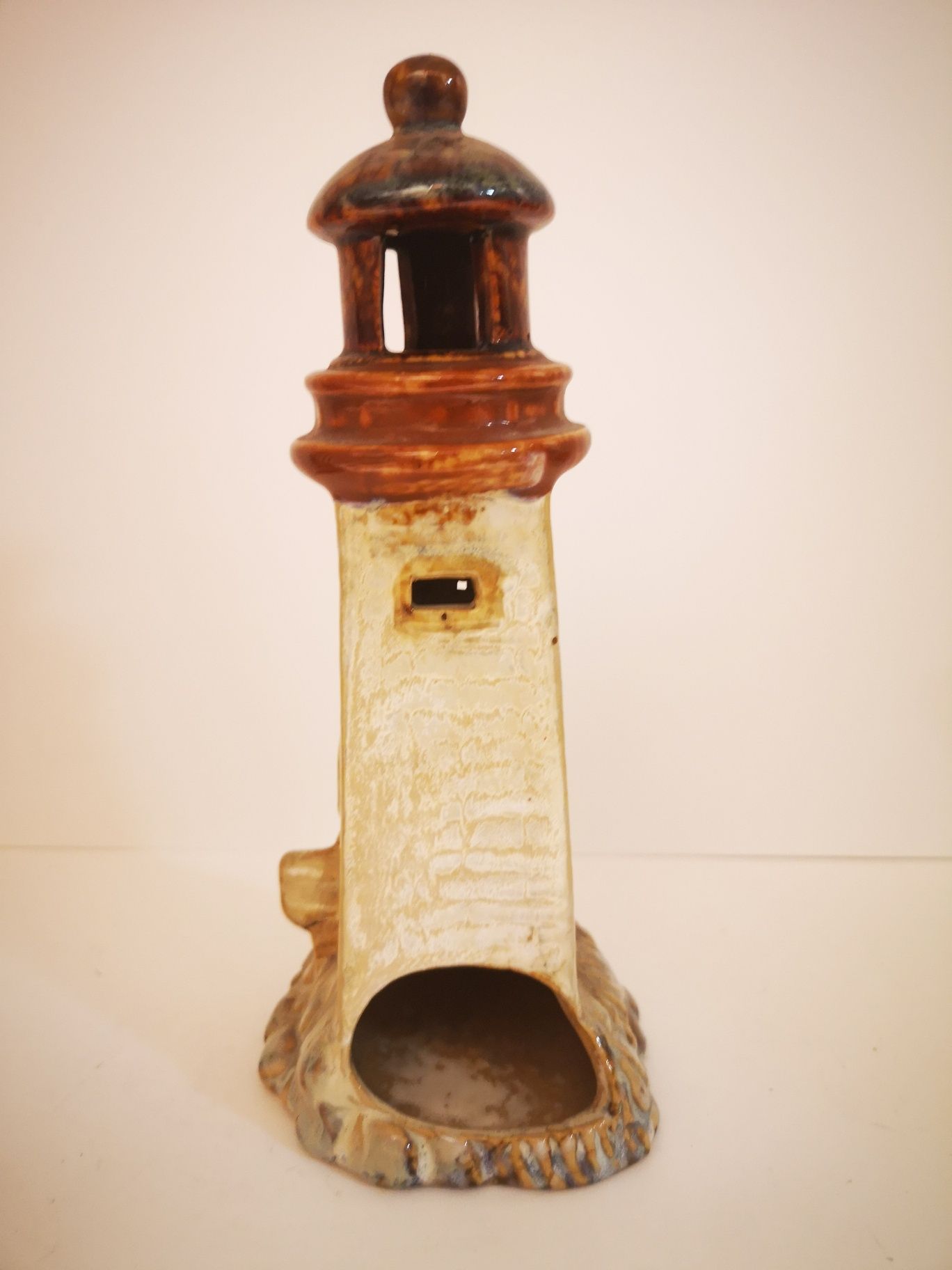 Porcelanowy kominek na świeczkę w kształcie latarni morskiej