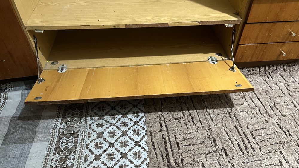 Шафа для одягу в коридор