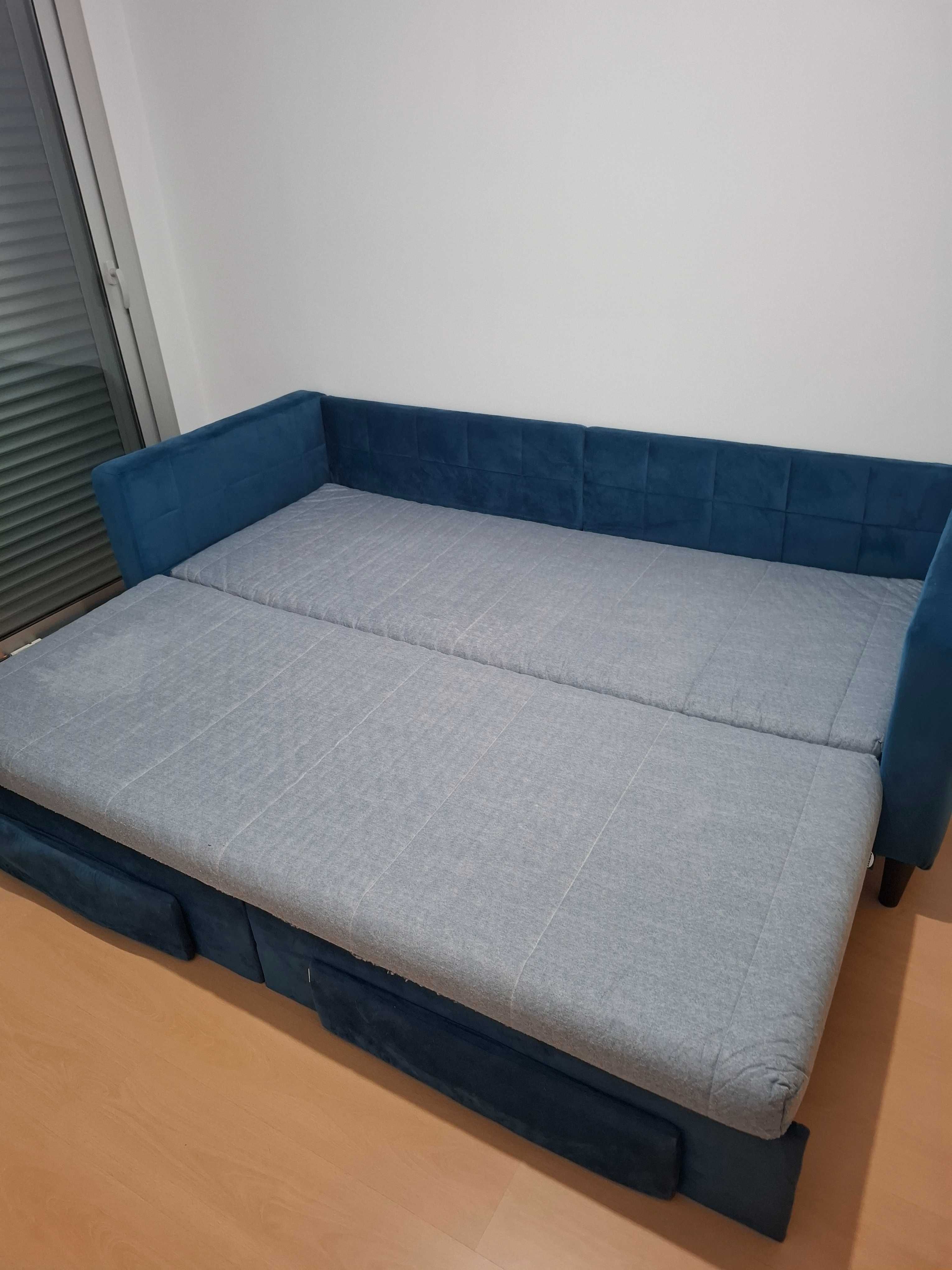 Sofá cama veludo azul