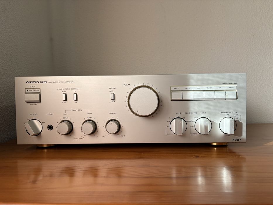 Amplificador Onkyo Modelo A-8057