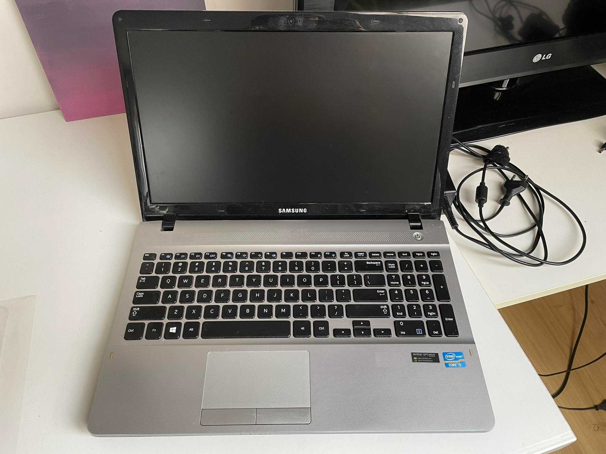 Laptop Samsung NP270E5E, procesor Intel i5, 8 GB RAM, Nvidia