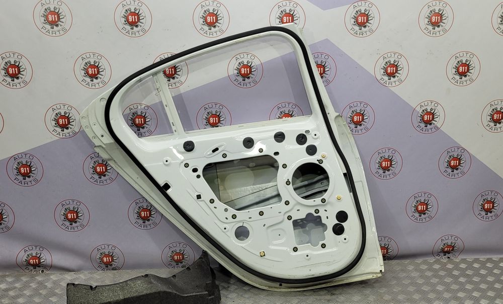 Двері задні ліві праві Jaguar XE 2017-2020