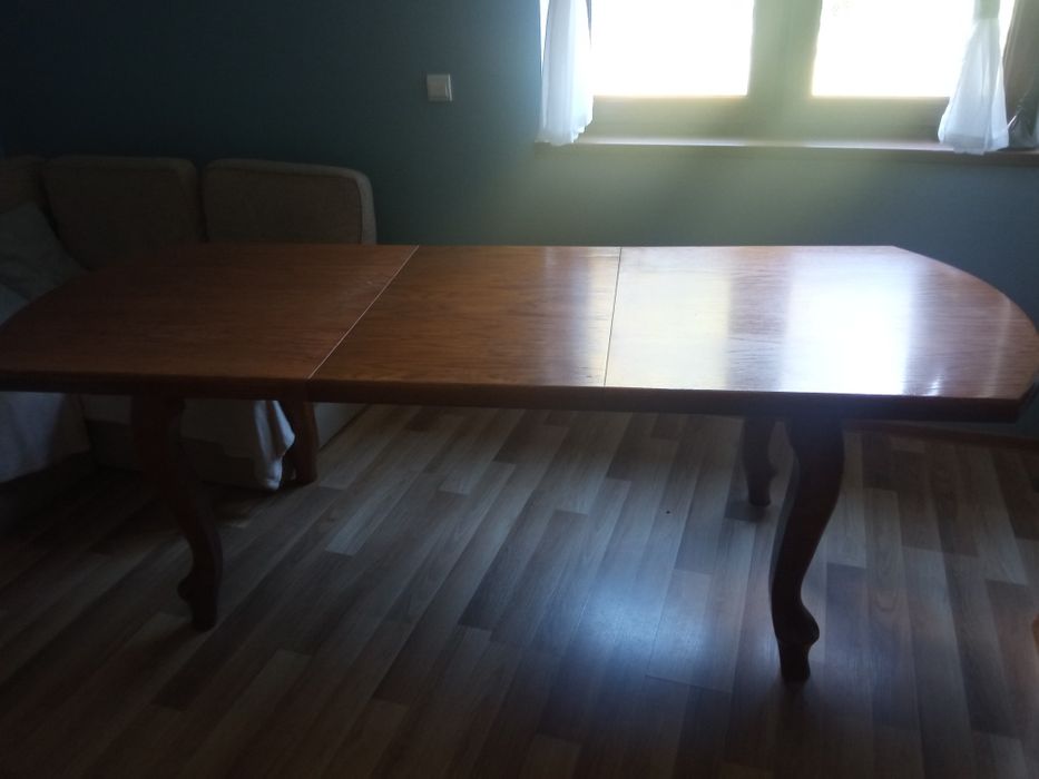 Stół drewniany do jadalni