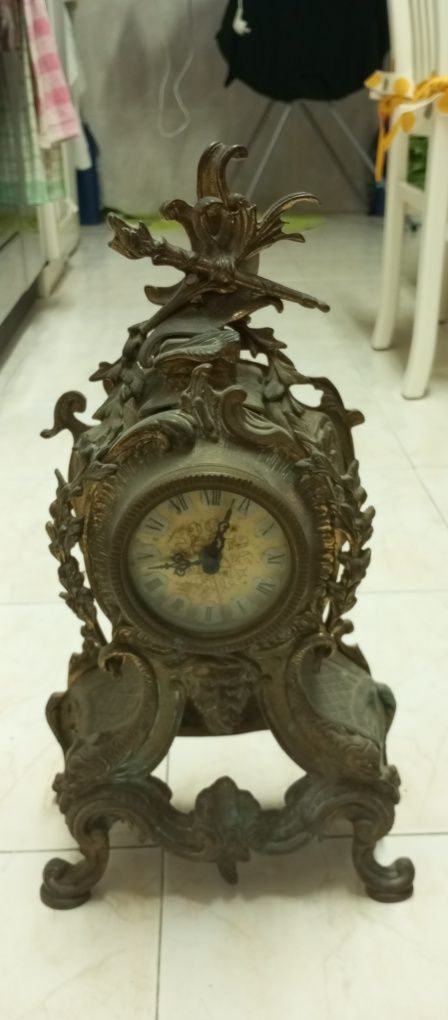 Relógio em bronze