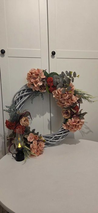 Wianek nagrobny maxi – hortensja w odcieniu pudrowy róż 60 cm