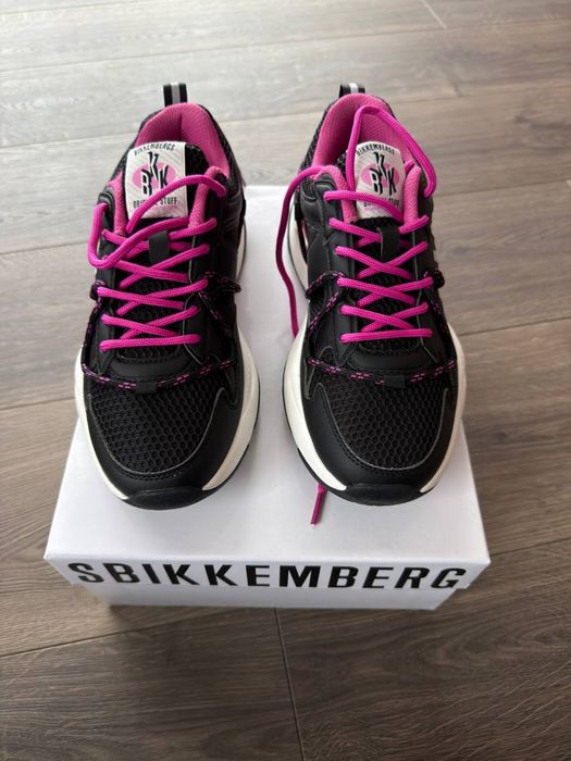 Продам нові жіночі кросівки Bikkemberg