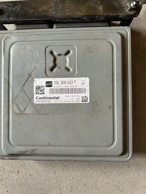 Centralina Vw Golf VI Vw Polo 1.6 TDI Ref: 03l 906 023 T
