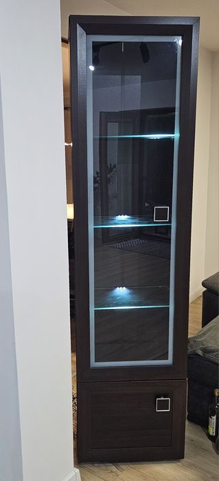 Szafka witryna słupek podświetlane