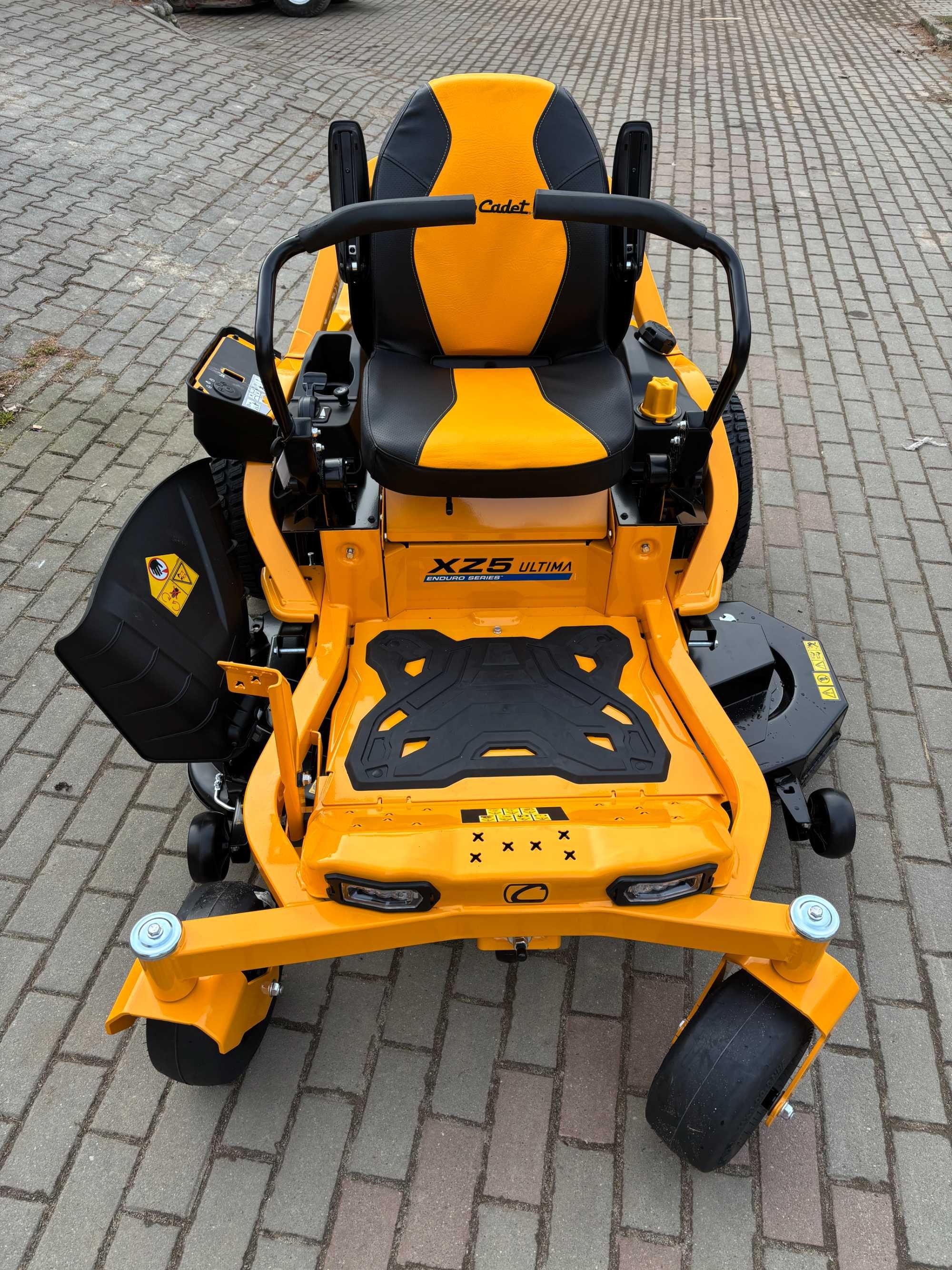 Kosiarka traktorek Cub Cadet Zero-Turn Ultima XZ5 L127