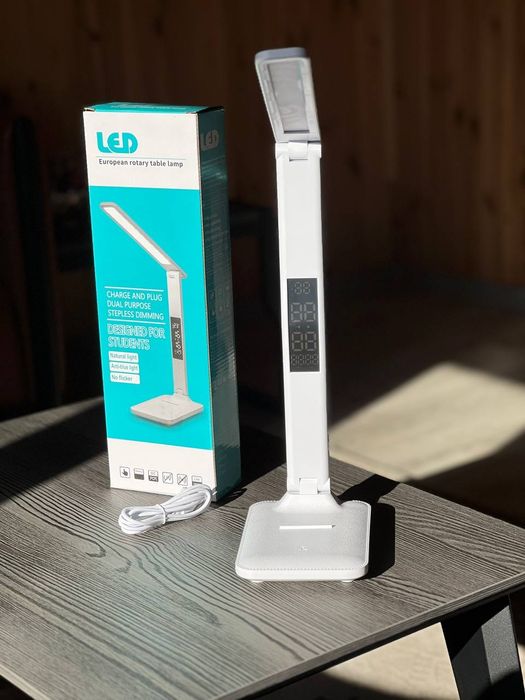 Лампа настільна з дисплеєм та підставкою від USB