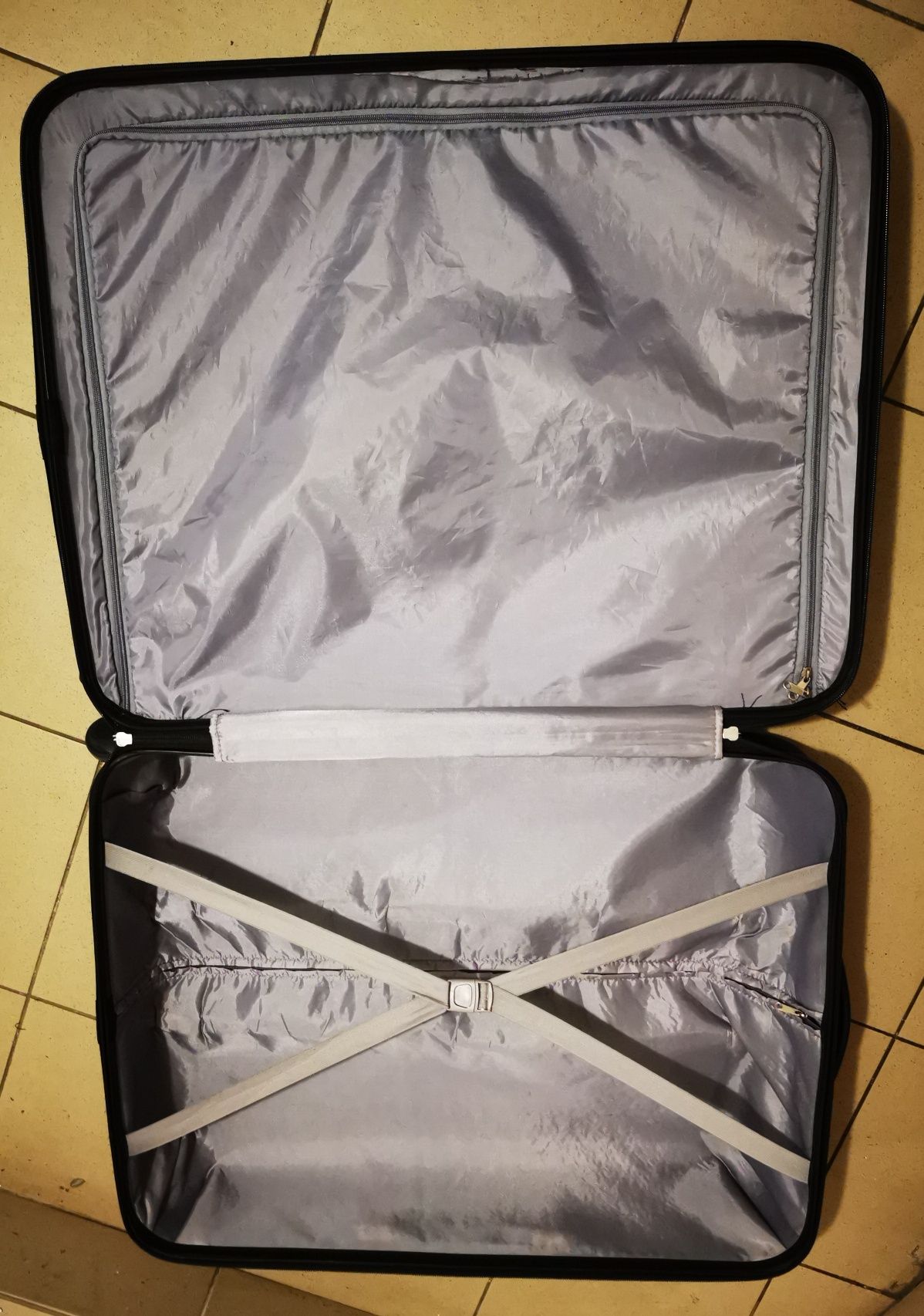 Duża walizka podróżna na kółkach grafitowa XXL 75 x 55 x 26 cm