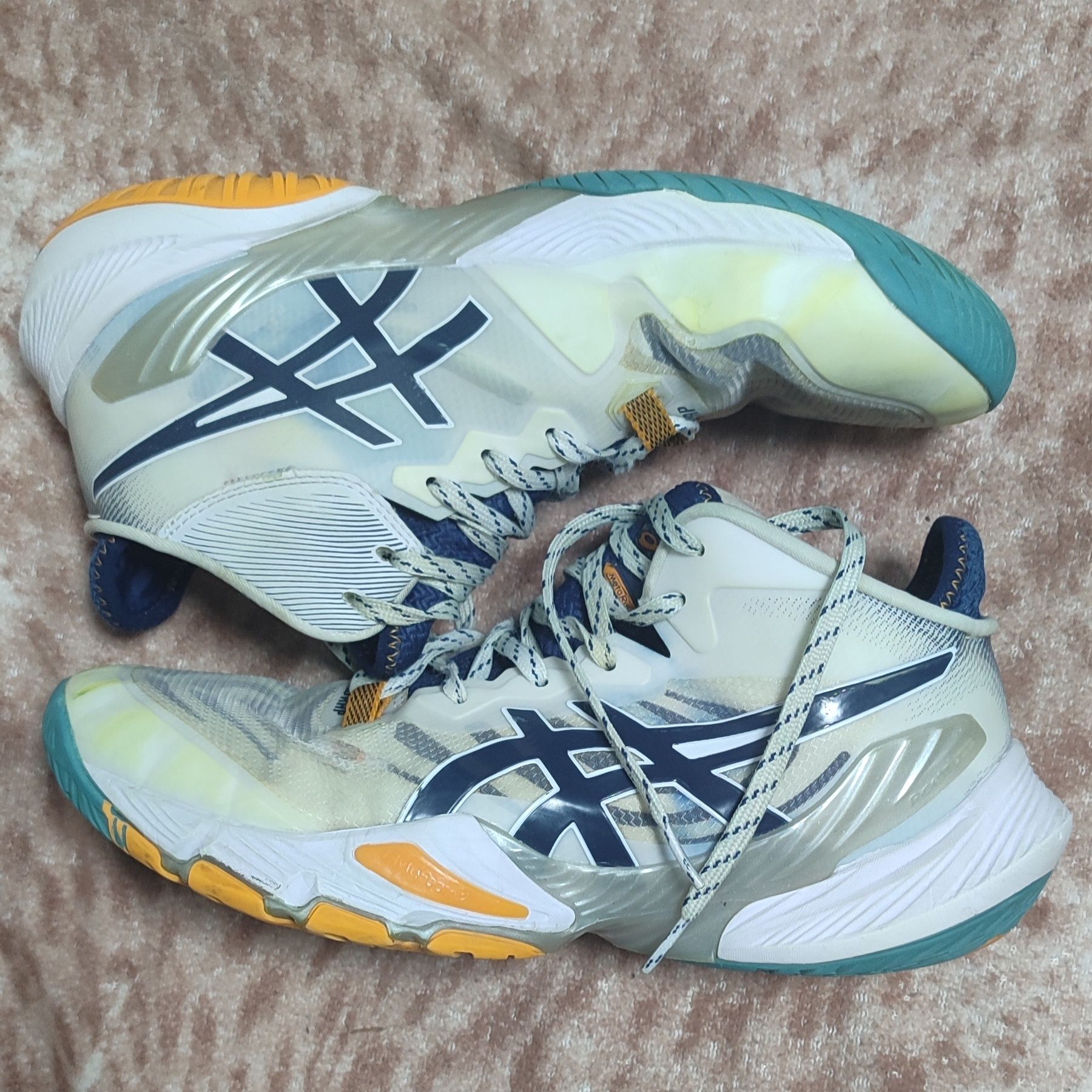 Кроссовки Asics metarise