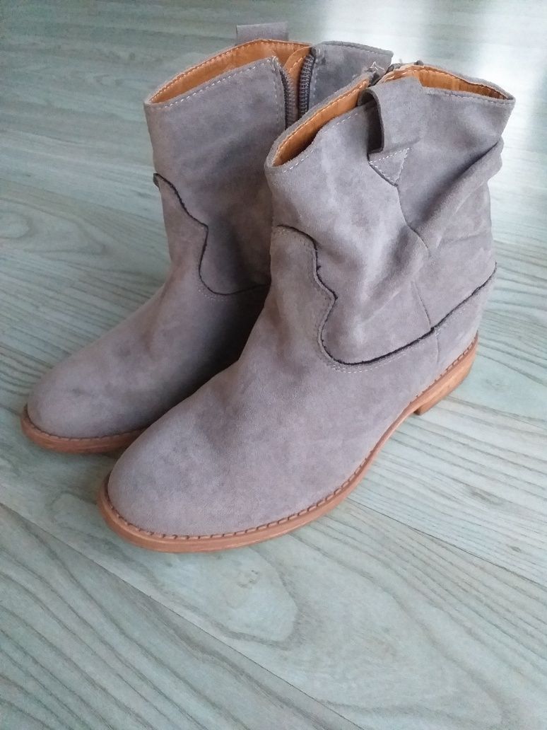 Buty damskie na ukrytej koturnie 38
