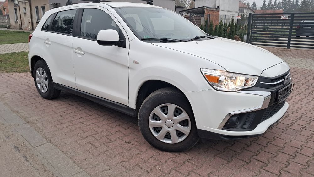 Ładny biały, niski przebieg.