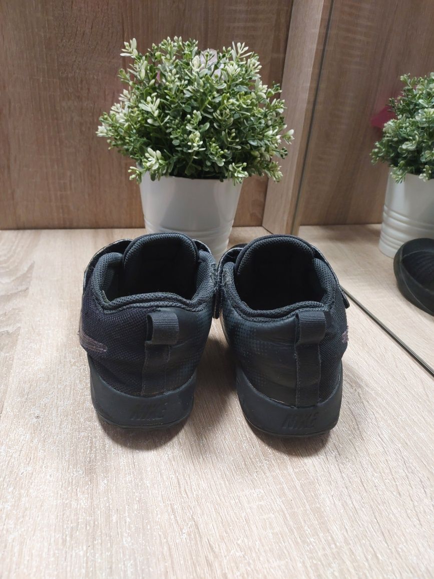 Chłopięce buty Nike Team Hustle Quick