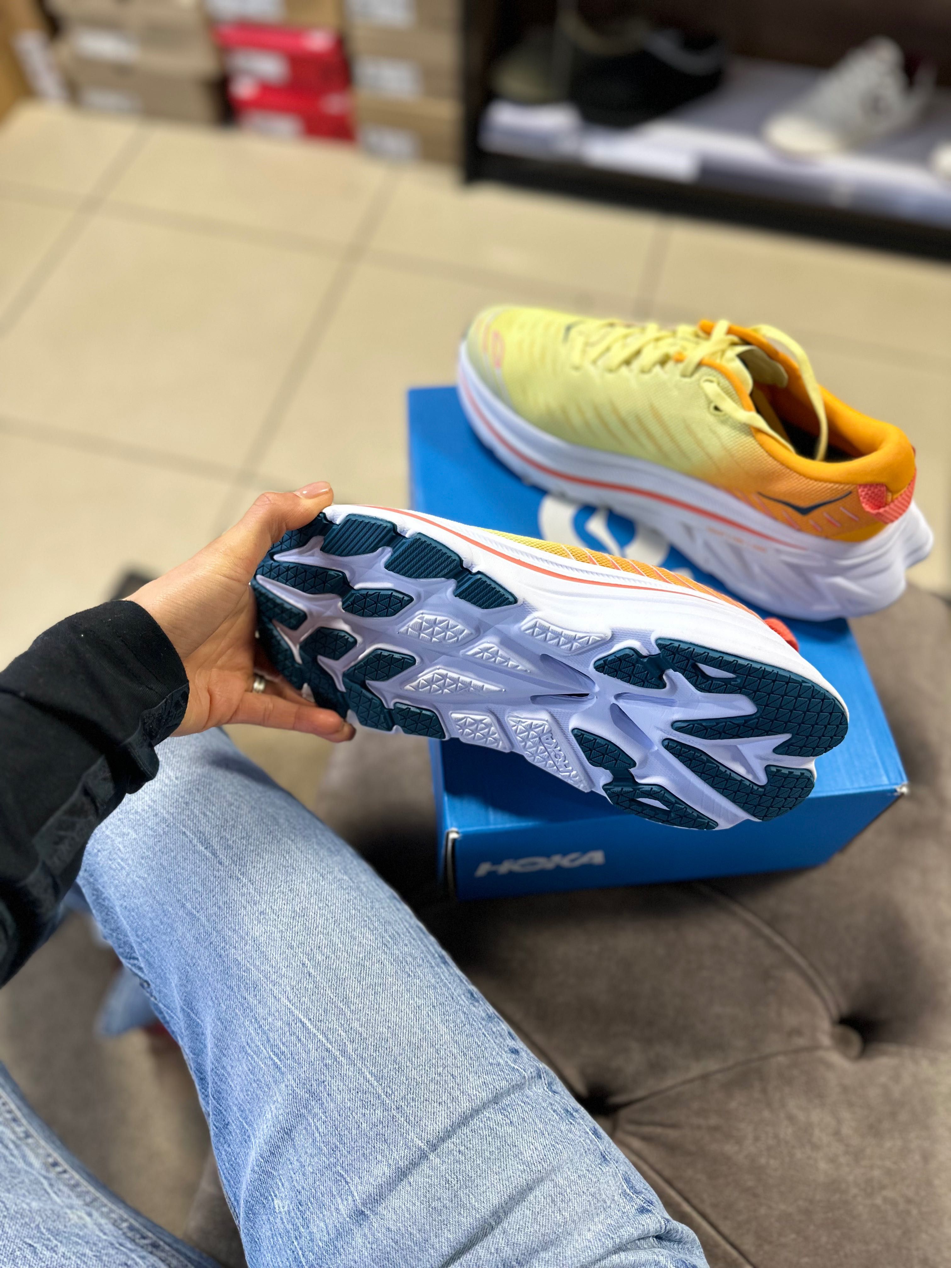 Оригінальні бігові кросівки Hoka One One Bondi X