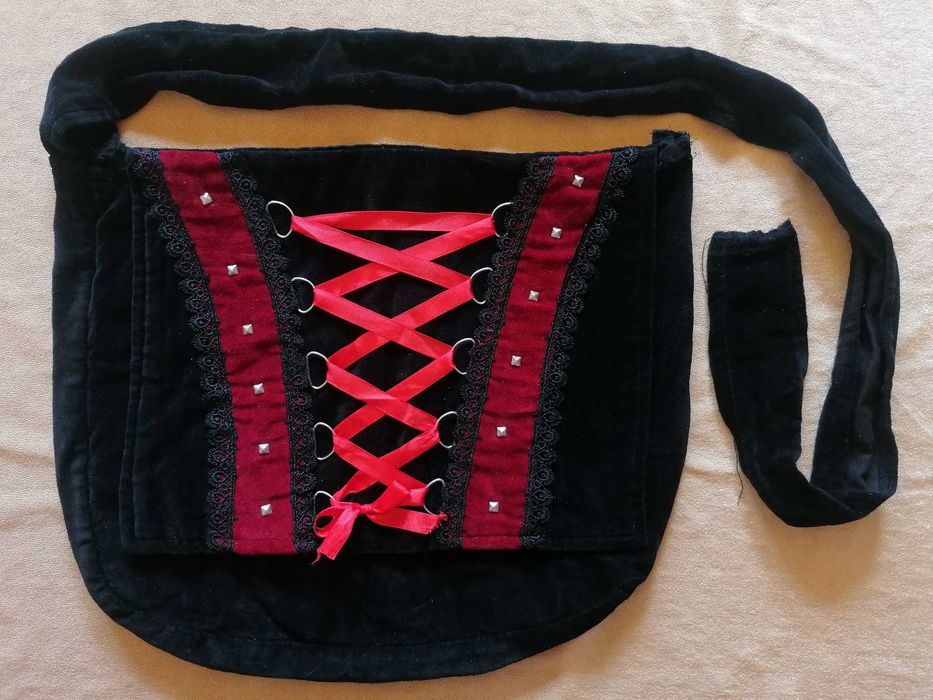 Gotycka torba na ramię handmade, A4+, do naprawy pasek