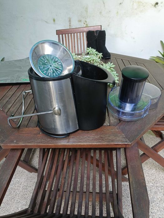 Centrifugadora de Sumos marca Tauros