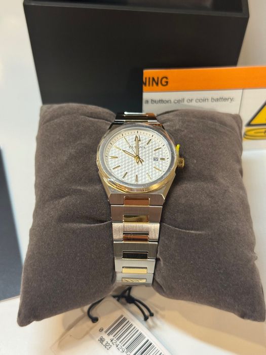 Bulova 98L323 -ніжний two-tone. Перламутр, 29 мм. Оригінал! Розпродаж!