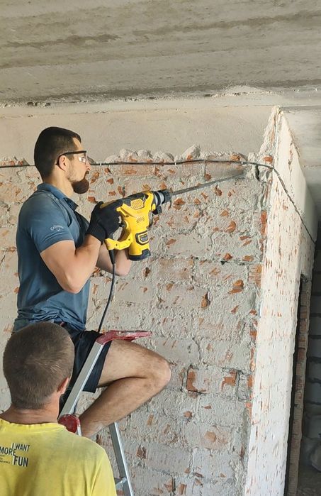 Демонтаж Стяжки Штукатурки Стін в Новубудові Вивіз будівельного сміття