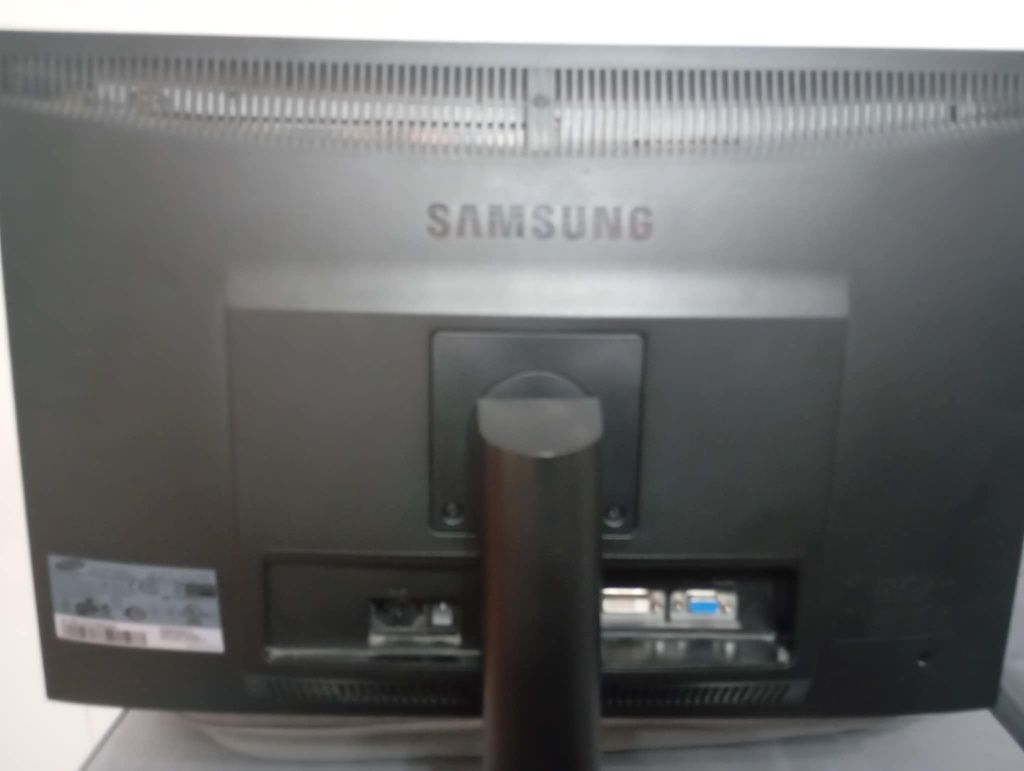 Monitor Samsung SyncMaster S22C450DW DisplayPort klasa A (bardzo dobry