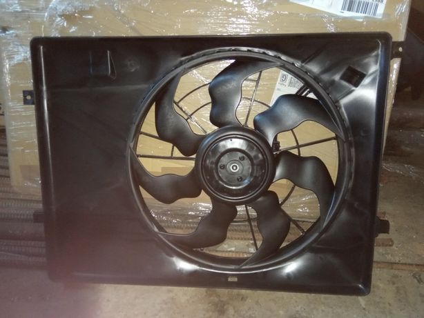 Диффузор радиатор охлаждения кондиционера Kia Sorento 2015-2019