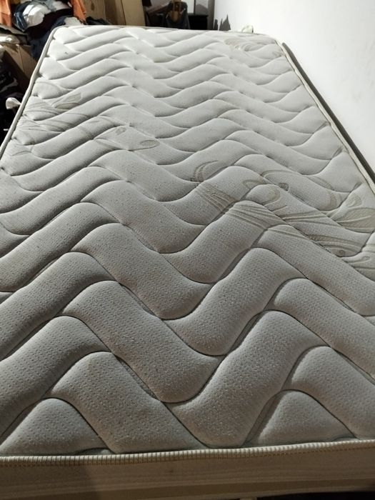 Cama solteiro com colchão