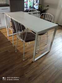 Stół biały z metalowymi nogami