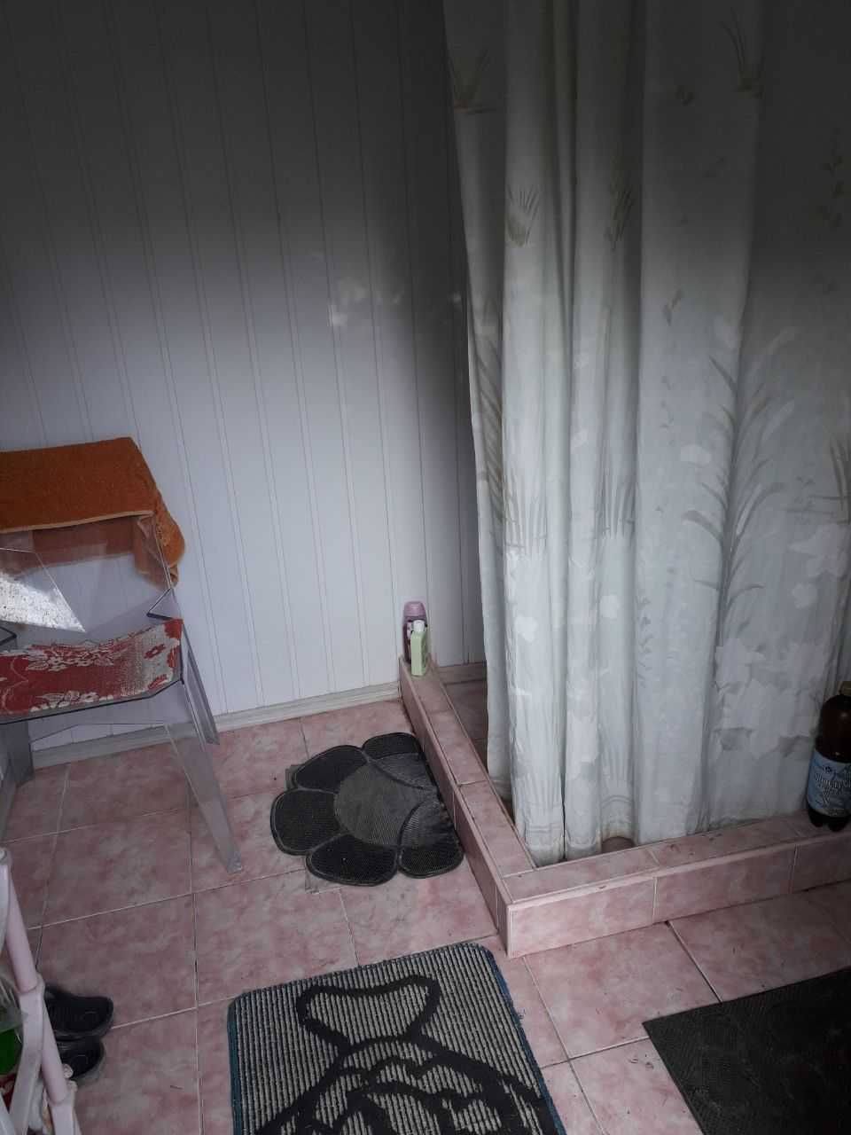 Продається хата у с.Яруга, для літнього відпочинку,  "заходь і живи".