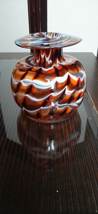 Надзвичайно красива ваза ручної роботи, гутне скло