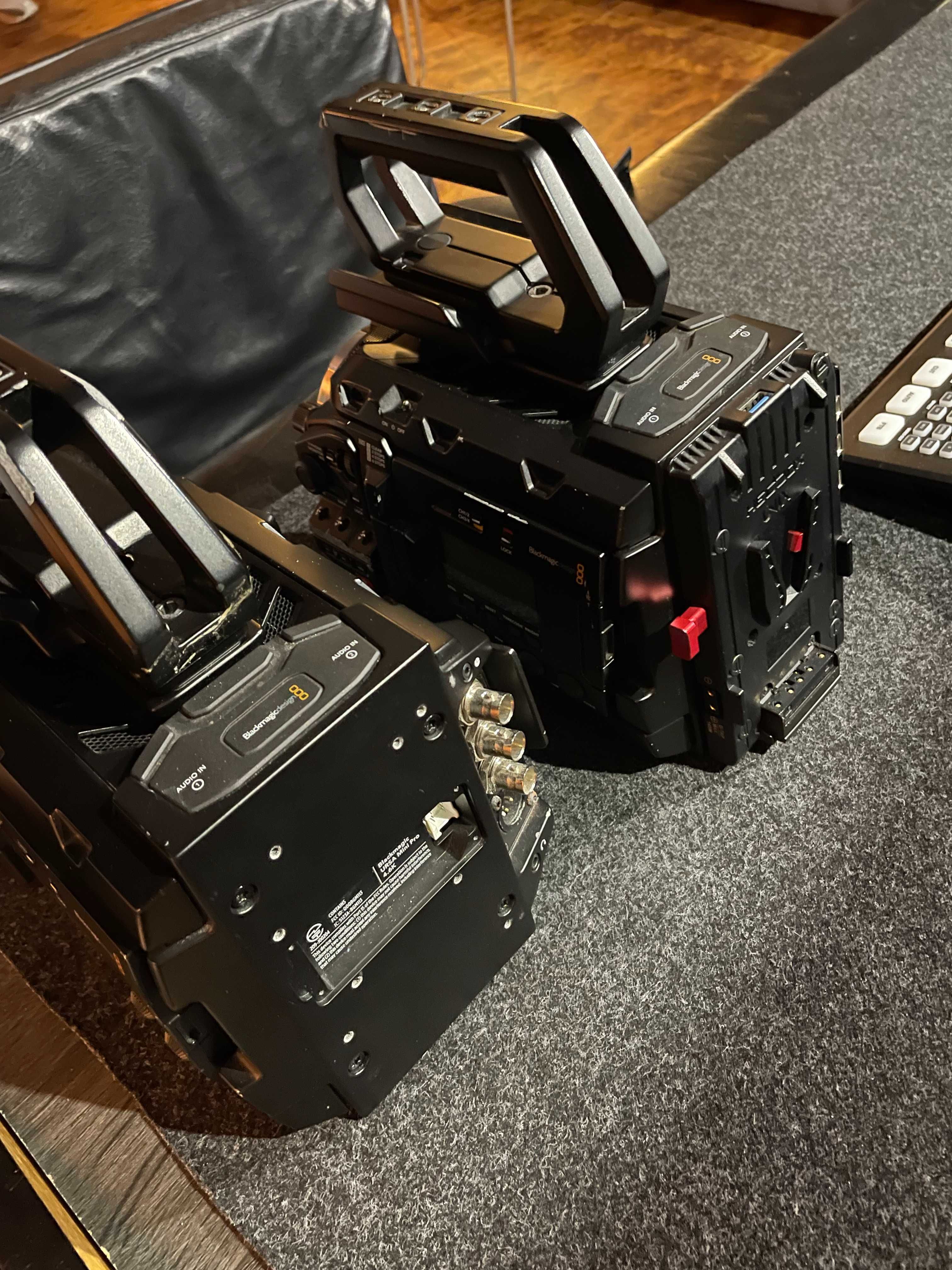 Blackmagic Mini Ursa 4.6K MK1 PL e EF