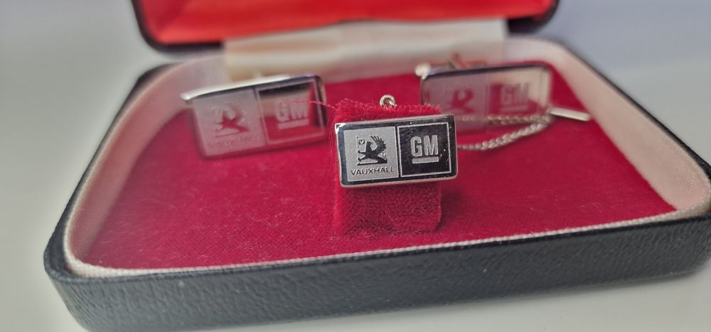 Vauxhall GM Spinki do mankietów Vintage 
Spinki do mankietów i pin do