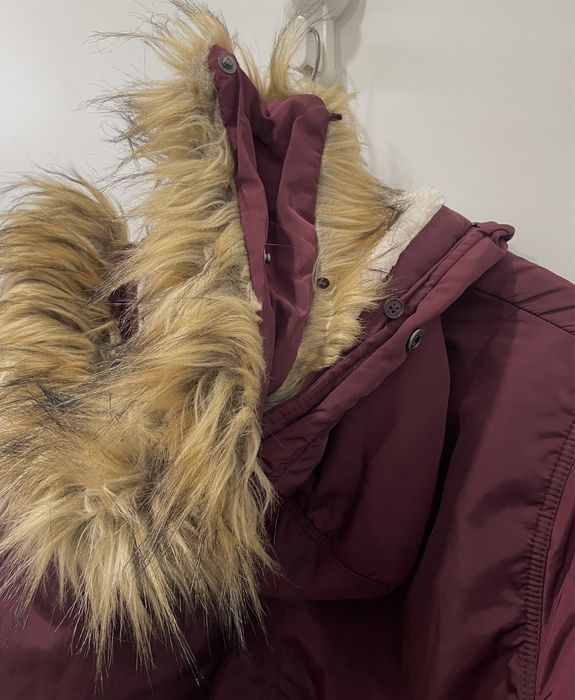 Casaco de cor ameixa com carapuço (Jennyfer, tamanho M)