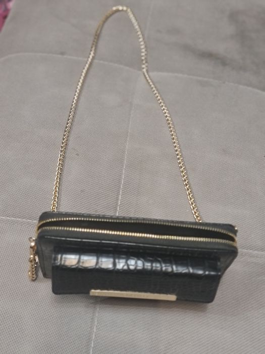 Torebka czarna złoty łańcuszek