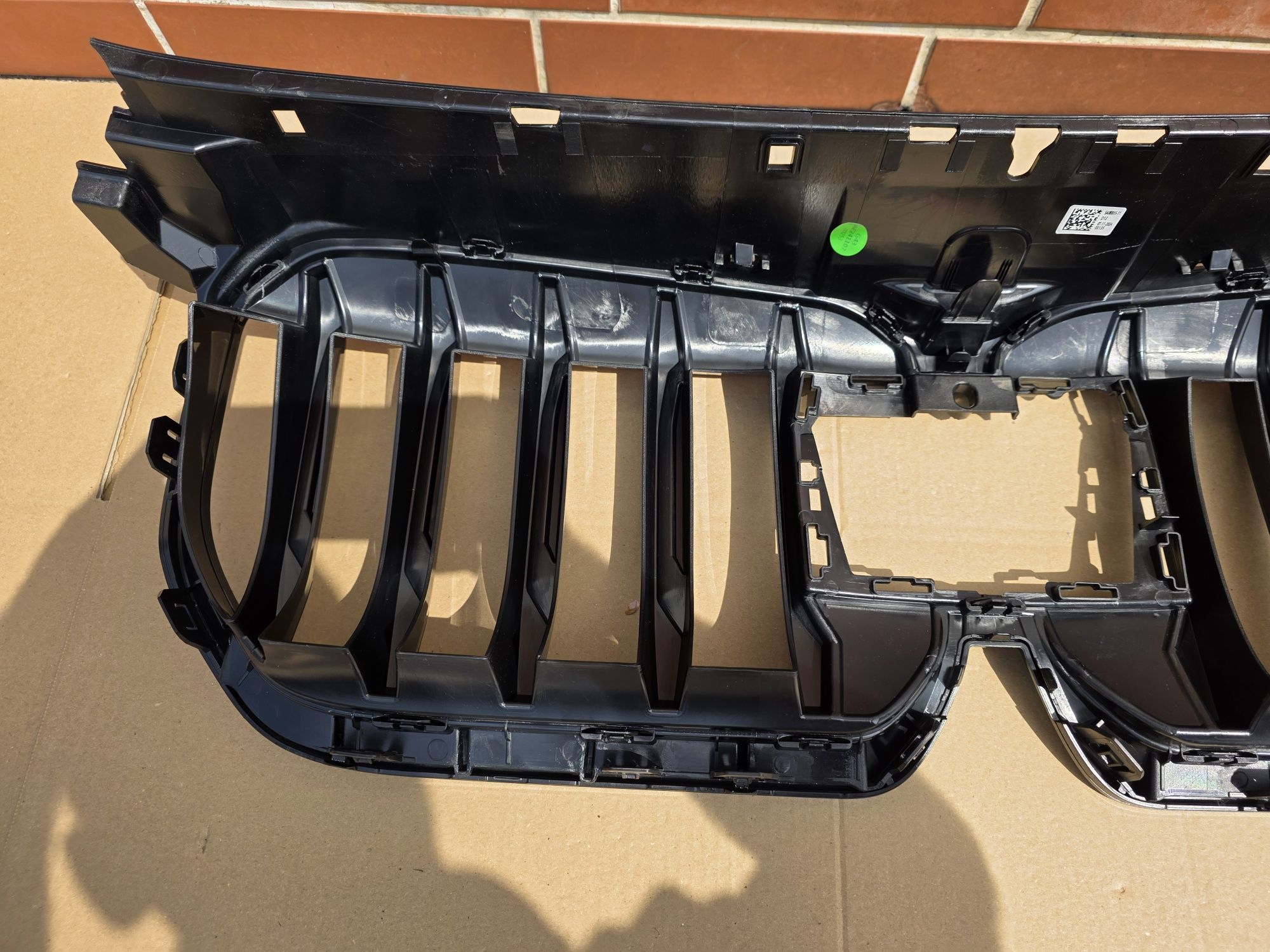Grill Nerki Atrapa Chłodnicy BMW X1 U11 NOWY OE Shadow Czarny